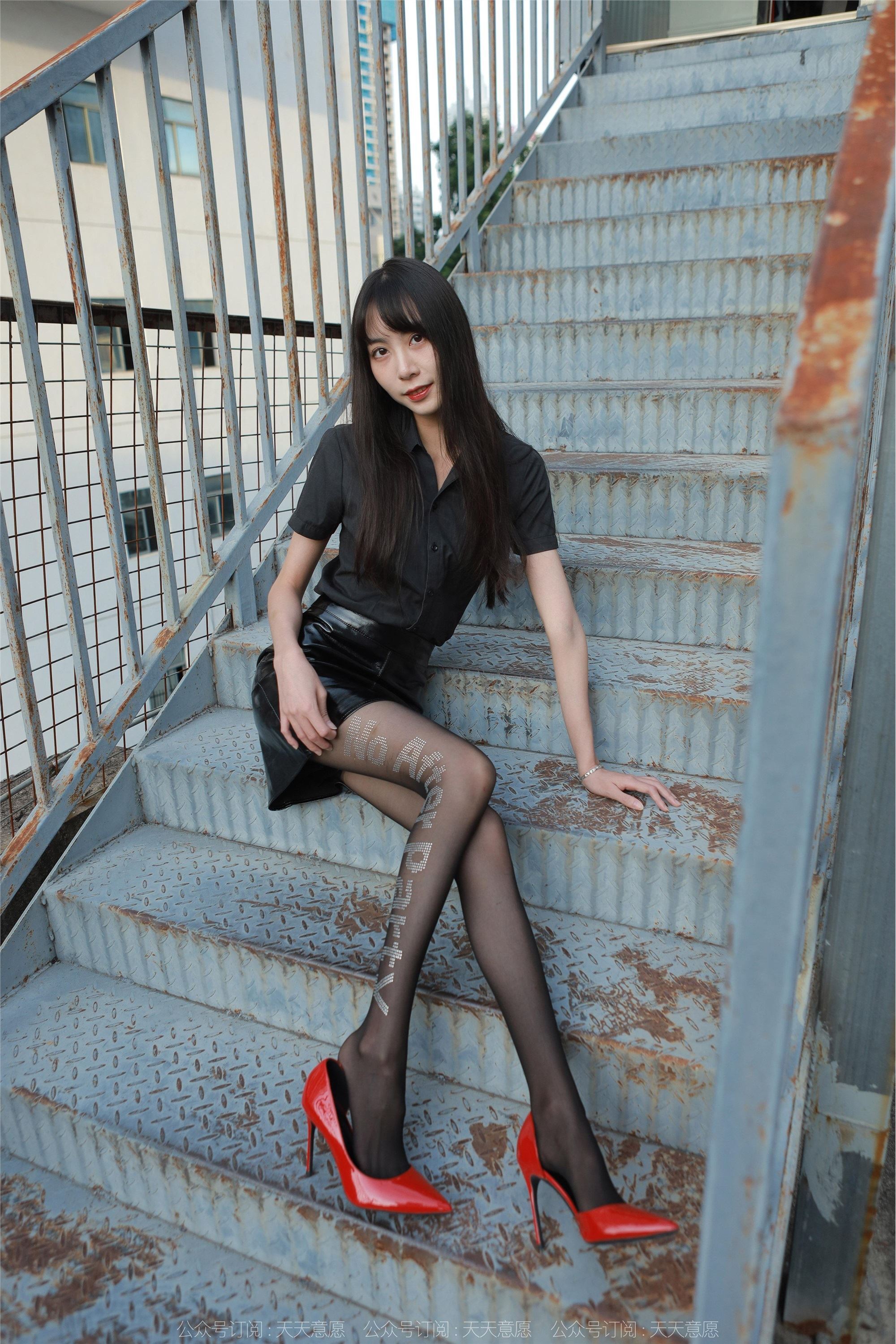 IESS异思趣向  2022.11.16 丝享家 1270 团团《长腿红高跟》